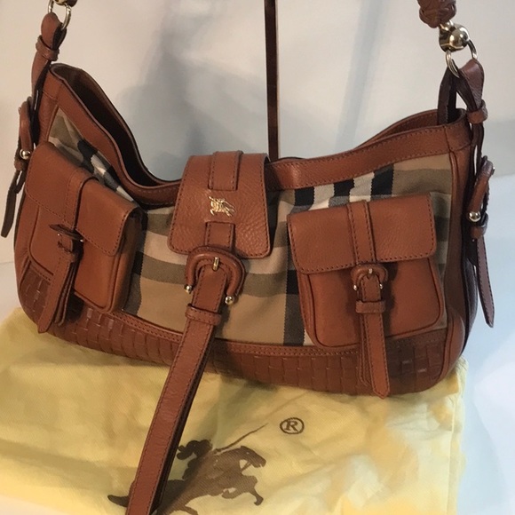 BURBERRY STUNNING BAGUETTE STYLE AUTHENTIC BAG WITH EXTRA STORAGE POCKETS - Picture 6 of 16